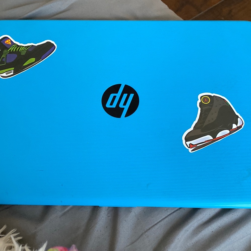 Hp laptop does work super super cheap must buy now please to help donate.